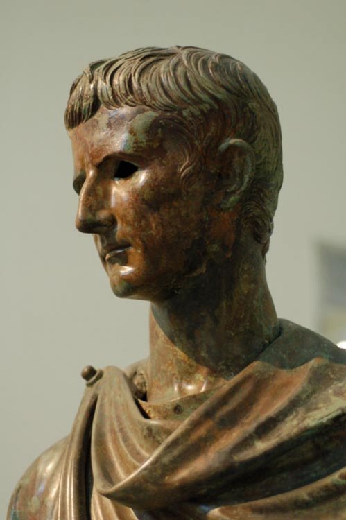 1athen-augustus-bronze2.jpg