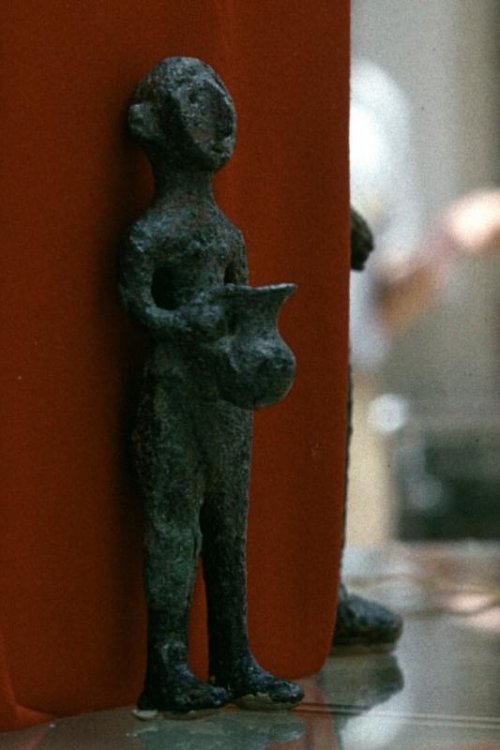 33314112.099Figurine.jpg