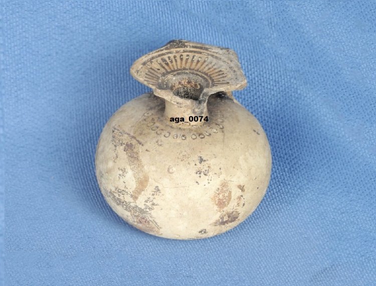 Basmacı Tümülüsü’nde bulunmuş objeler, Korinth aryballosu.jpg Basmacı Tümülüsü’nde bulunmuş objeler, Korinth aryballosu.jpg