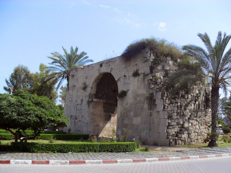 Cleopatra's_Gate,_Tarsus,_Mersin_Province.jpg
